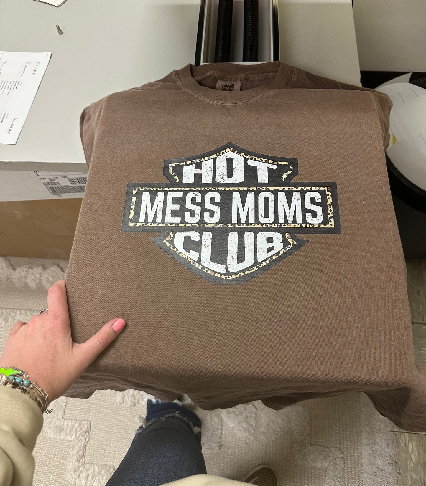 Hot Mess Moms Club graphic tee - Comfort Colors