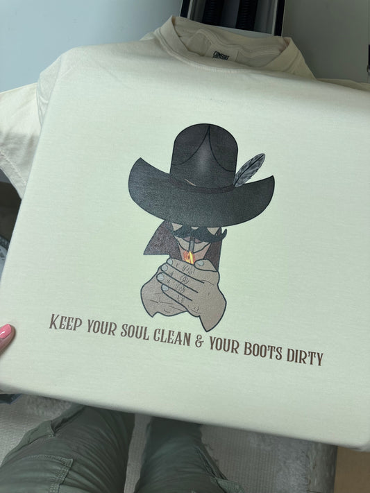 Sould Clean, Boots Dirty graphic tee - Comfort Colors