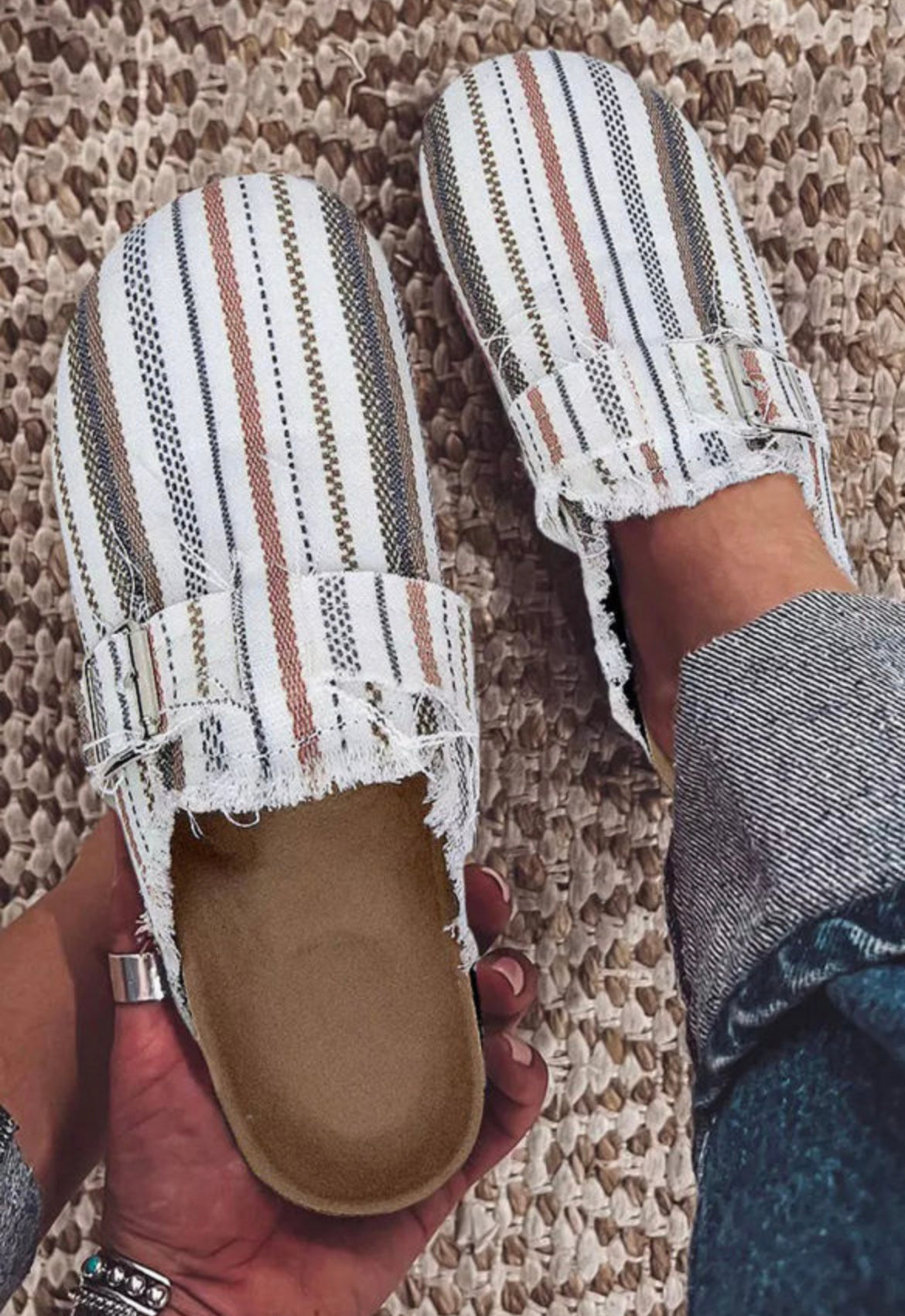 White Striped Slip-on Canva Slippers✨